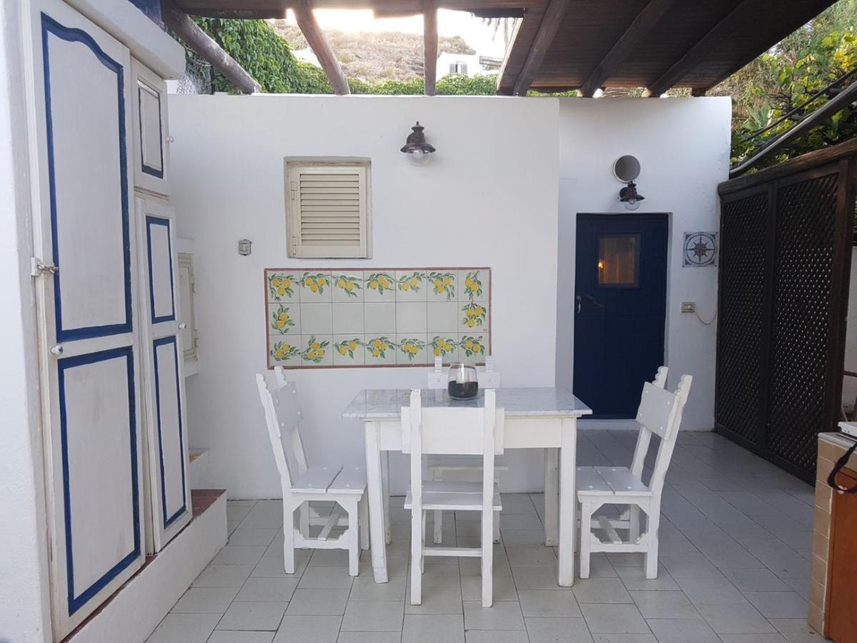 Con I Piedi Nell'Acqua Apartment Stromboli Exterior foto