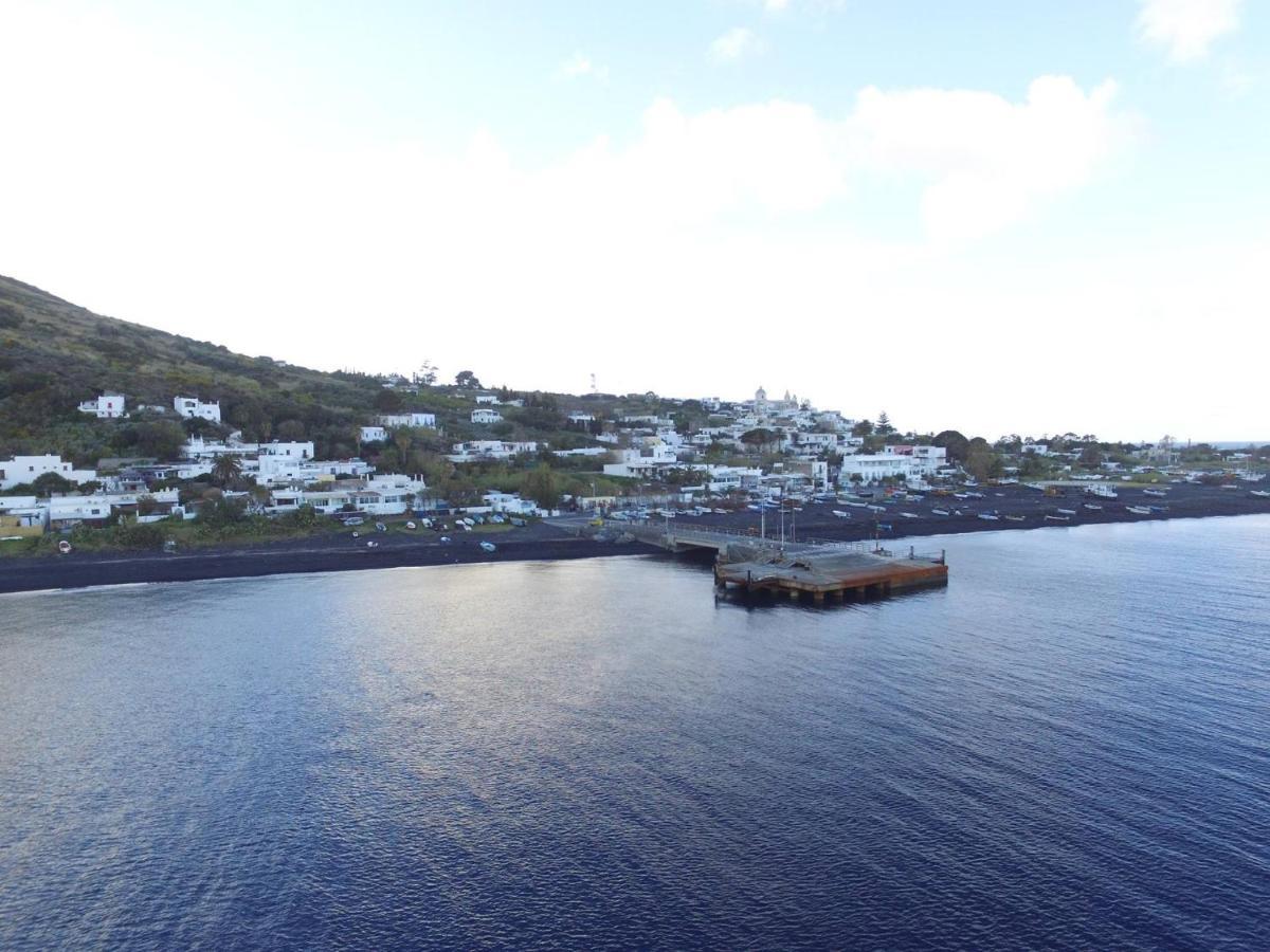 Con I Piedi Nell'Acqua Apartment Stromboli Exterior foto